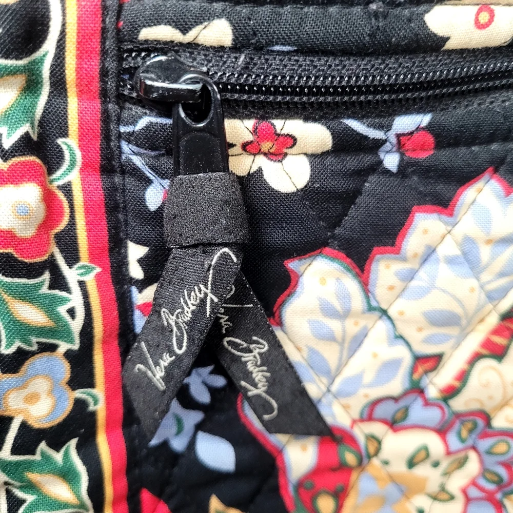VERA BRADLEY Versailles Pattered Quilted, Lightweight, Floral Crossbody Purse.